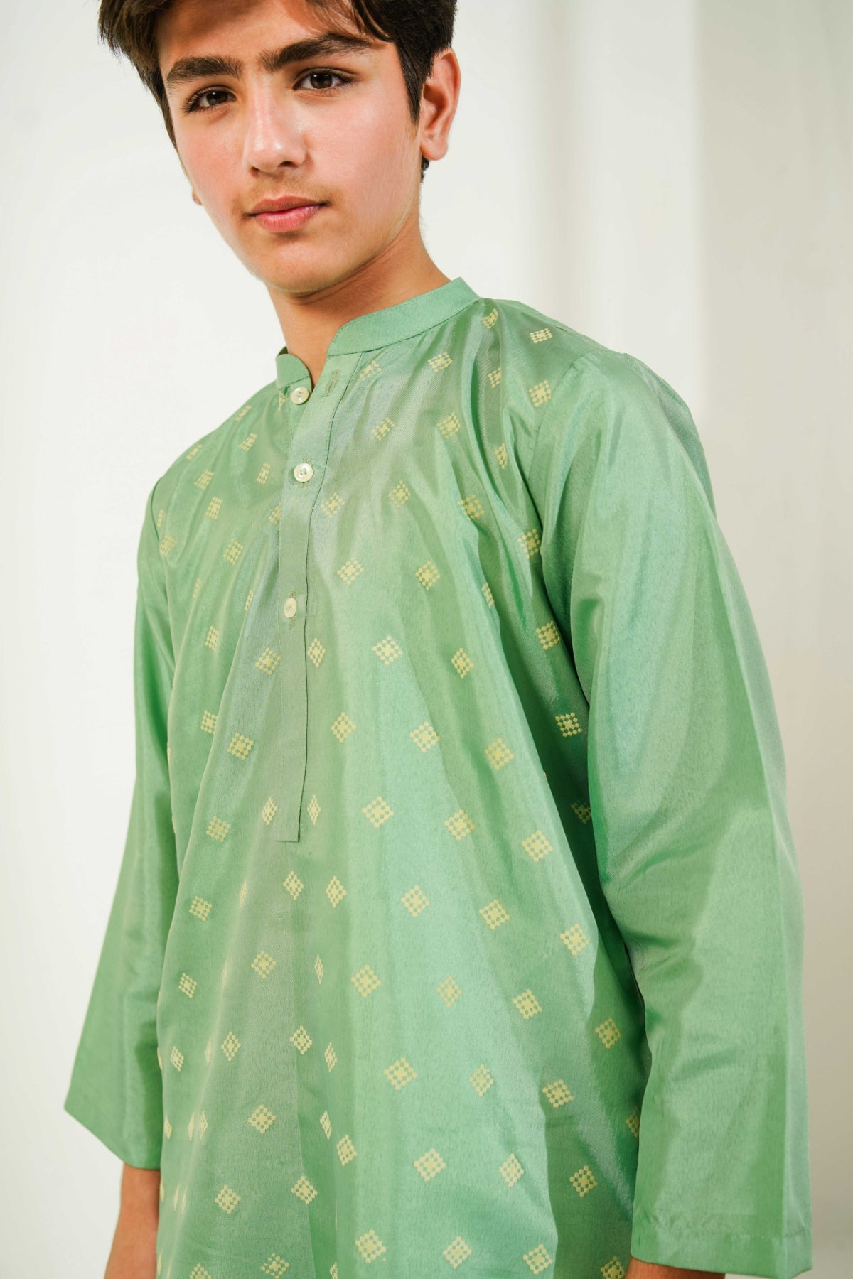 Ozan – Azah Studio